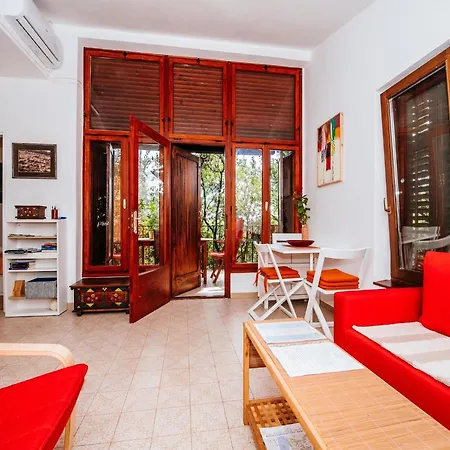 Apartment In Posedarje By The Beach Casa vacanze Posedarje