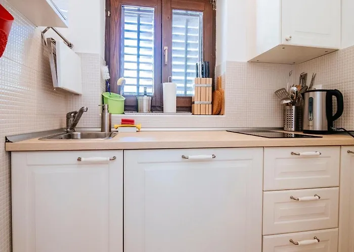 Apartment In Posedarje By The Beach *
