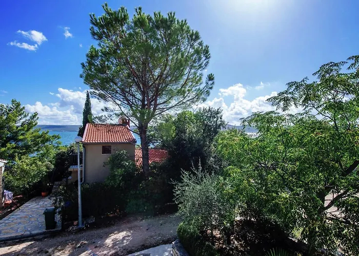 Apartment In Posedarje By The Beach بيت للعطل *