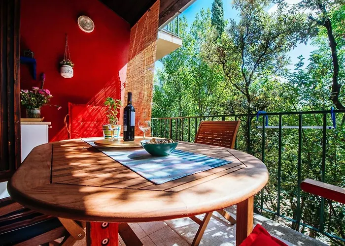 Apartment In Posedarje By The Beach بيت للعطل بوسيدارجي
