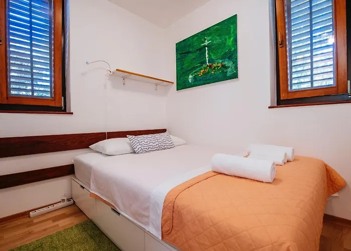 Apartment In Posedarje By The Beach Casa vacanze *