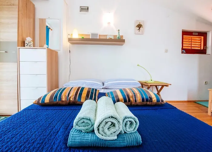 Apartment In Posedarje By The Beach