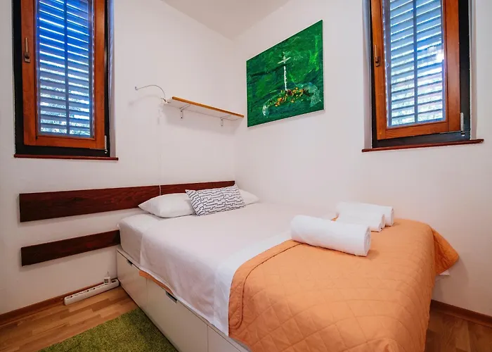 Casa vacanze Apartment In Posedarje By The Beach