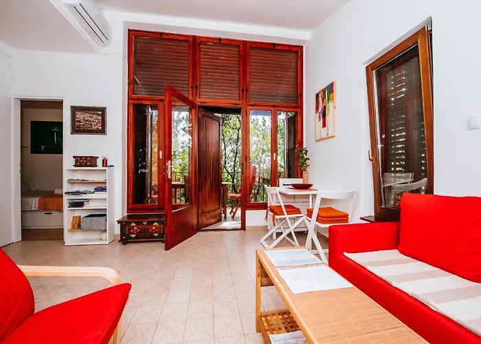 Apartment In Posedarje By The Beach Casa vacanze Posedarje