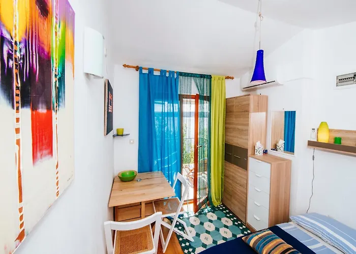 Apartment In Posedarje By The Beach بيت للعطل بوسيدارجي
