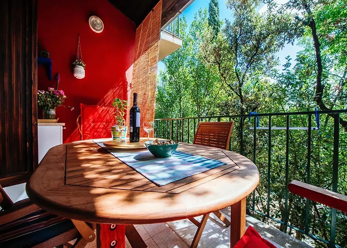 Apartment In Posedarje By The Beach Casa vacanze *