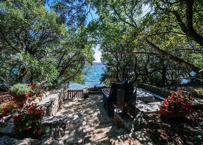 Apartment In Posedarje By The Beach