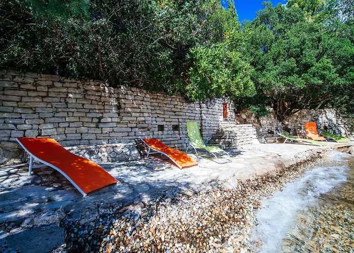Apartment In Posedarje By The Beach