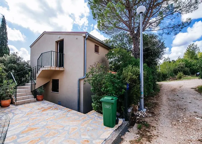 Apartment In Posedarje By The Beach
