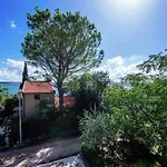 Apartment In Posedarje By The Beach Casa de Férias *