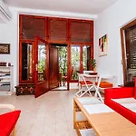 Casa de Férias Apartment In Posedarje By The Beach
