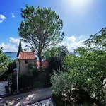Casa de Férias Apartment In Posedarje By The Beach