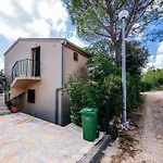 Apartment In Posedarje By The Beach
