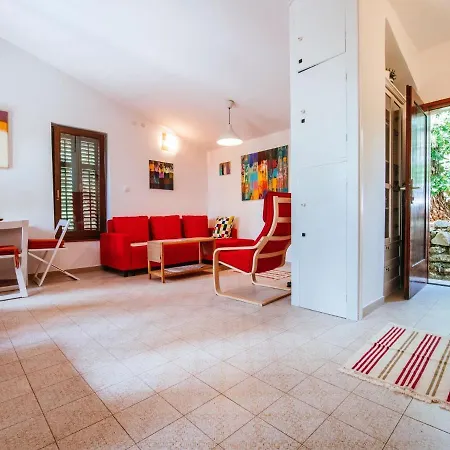 Apartment In Posedarje By The Beach