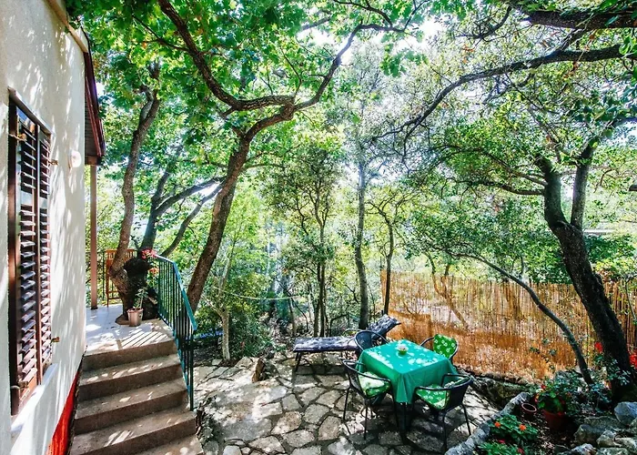 Apartment In Posedarje By The Beach