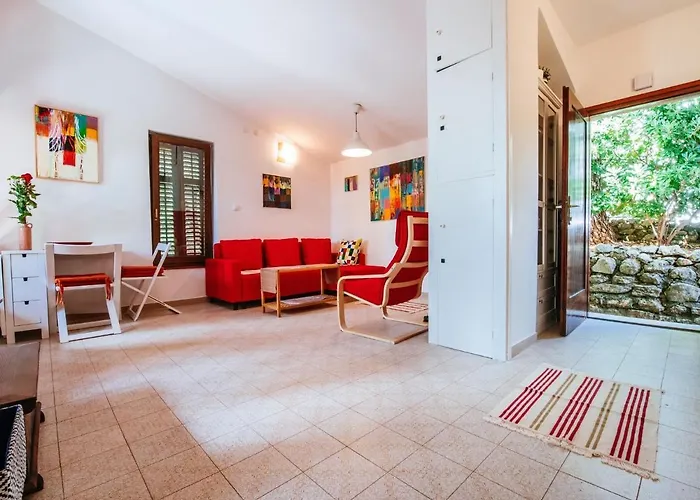 Apartment In Posedarje By The Beach